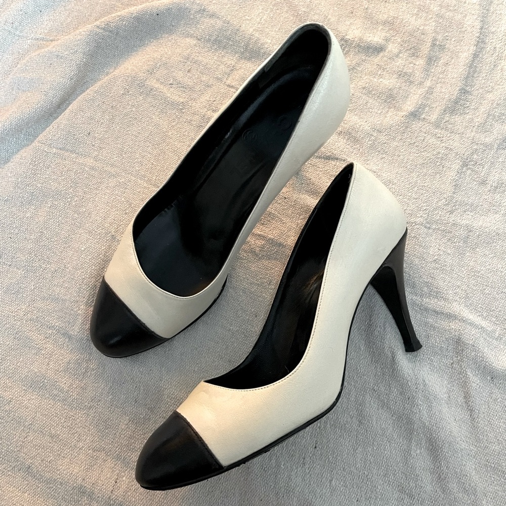 Classic CHANEL Black White Leather Cap Toe Heels